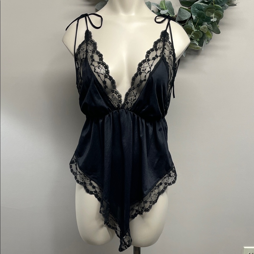 Vintage Undercover Wear Black Lace Shoulder Tie Babydoll Negligee & Panty Set M